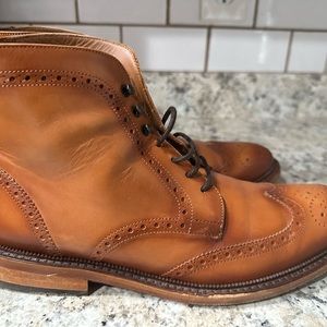 Gently used Taft boots. Worn 3 times. The color is more of a Honey Brown